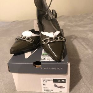 Woman’s flats “New”